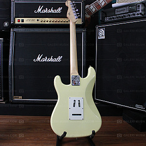 2ND Fender Stratocaster Custom 